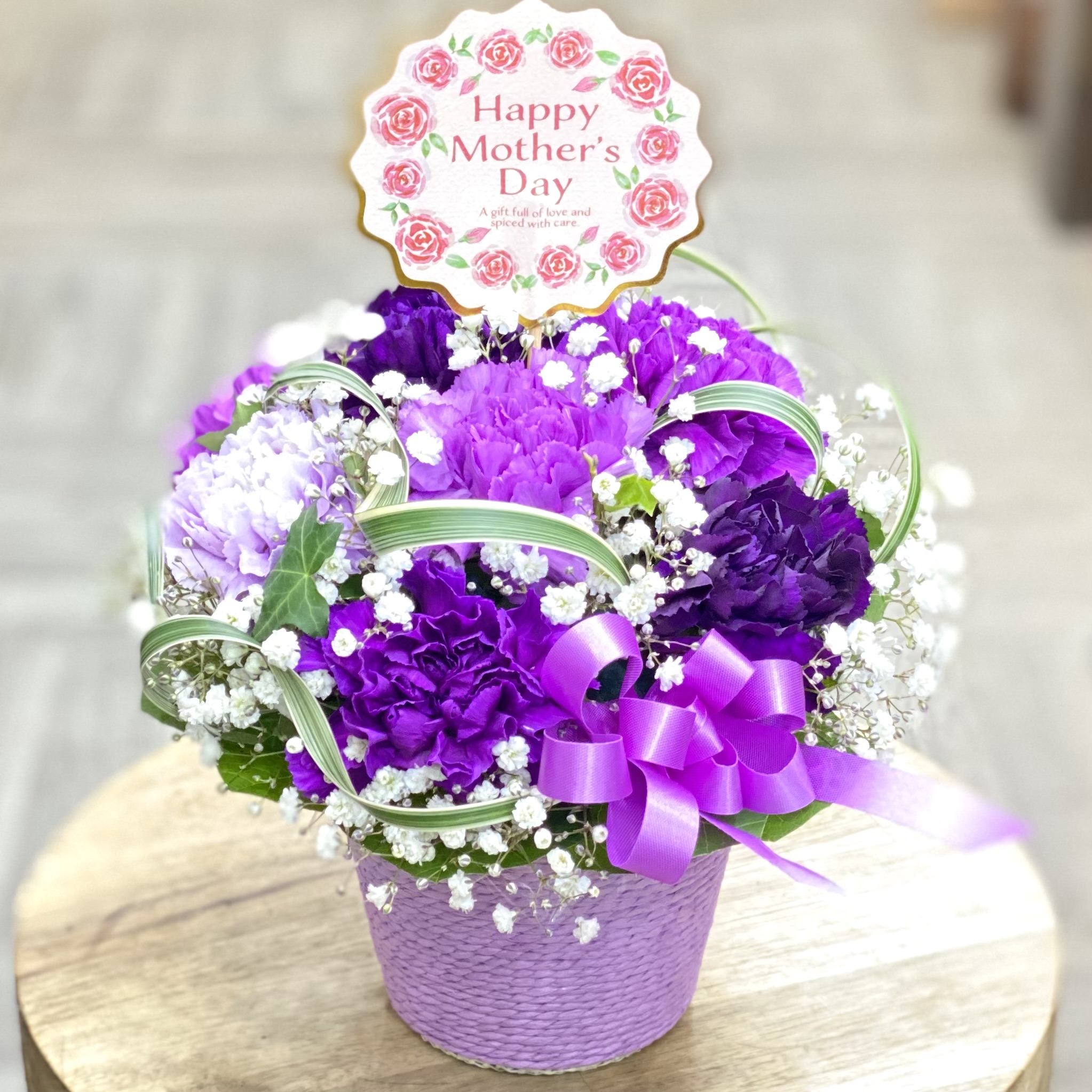 ムーンダストカーネーションの花束 花 アレンジフラワー クリスマス 誕生日 お見舞い おしゃれ 土日祝も営業 結婚祝い 退職 送別 ギフト カーネーション アレンジメント ムーンダスト S | アレンジメントなら