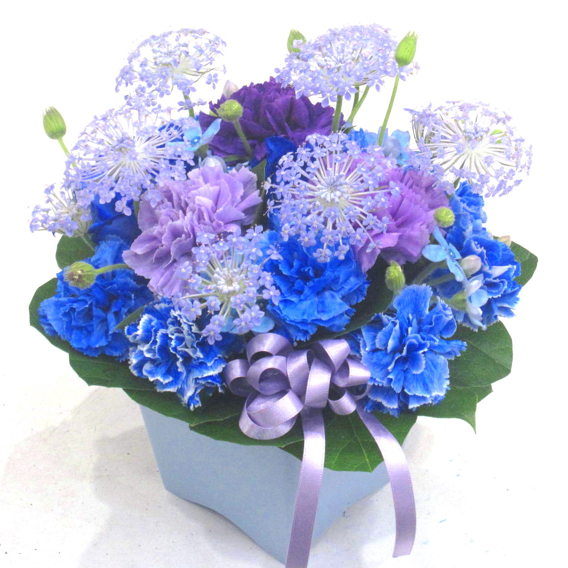 ムーンダストカーネーションの花束 花 アレンジフラワー クリスマス 誕生日 お見舞い おしゃれ 土日祝も営業 結婚祝い 退職 送別 ギフト カーネーション アレンジメント ムーンダスト S | アレンジメントなら